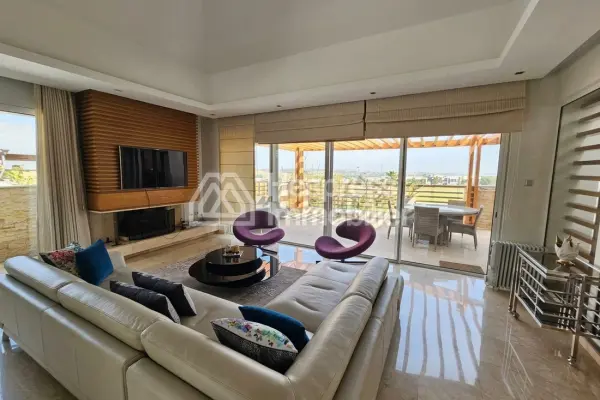 Stunning house for sale in Ville verte . 4 large rooms. Air conditioning and swimming pool