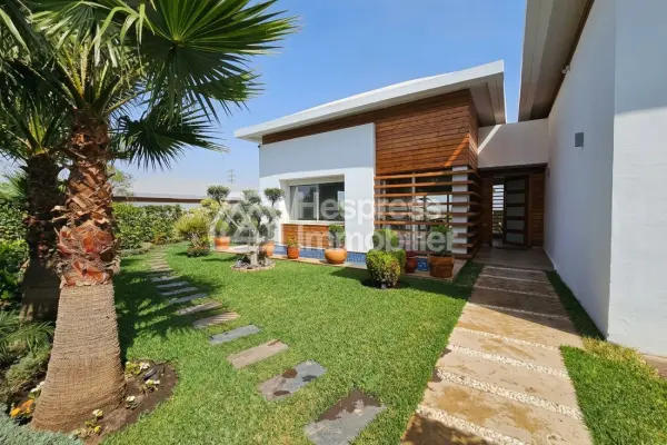 Stunning house for sale in Ville verte . 4 large rooms. Air conditioning and swimming pool