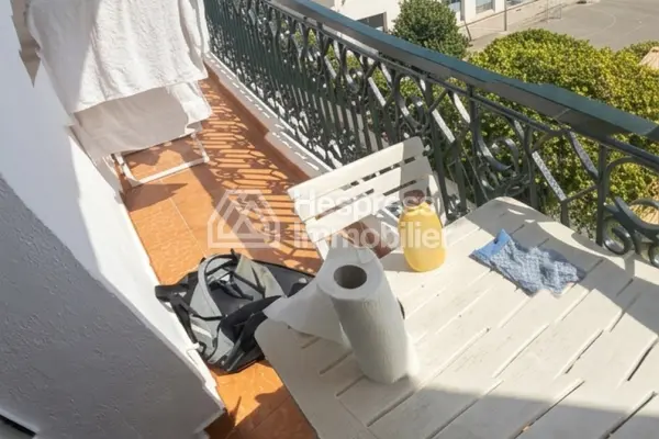 شقة جميلة للبيع في بورغون الشرقية . ثلاث غرف نوم