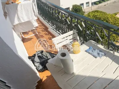 شقة جميلة للبيع في بورغون الشرقية . ثلاث غرف نوم