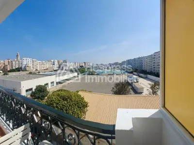 شقة جميلة للبيع في بورغون الشرقية . ثلاث غرف نوم