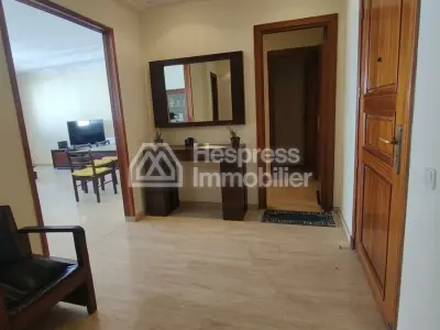 شقة رائعة للإيجار في غوتييه . ثلاث غرف نوم جميلة. مفروشة.
