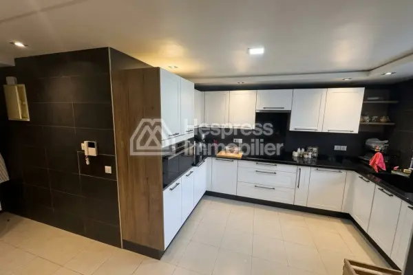 Modern apartment for sale on Racine