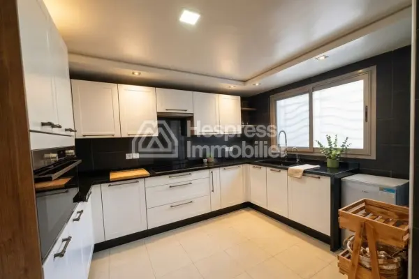 Modern apartment for sale on Racine