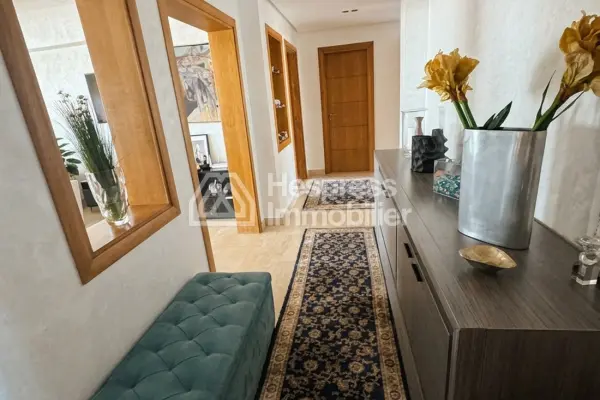 Apartment for sale at Les Princesses . Total area 138 m². Elevator