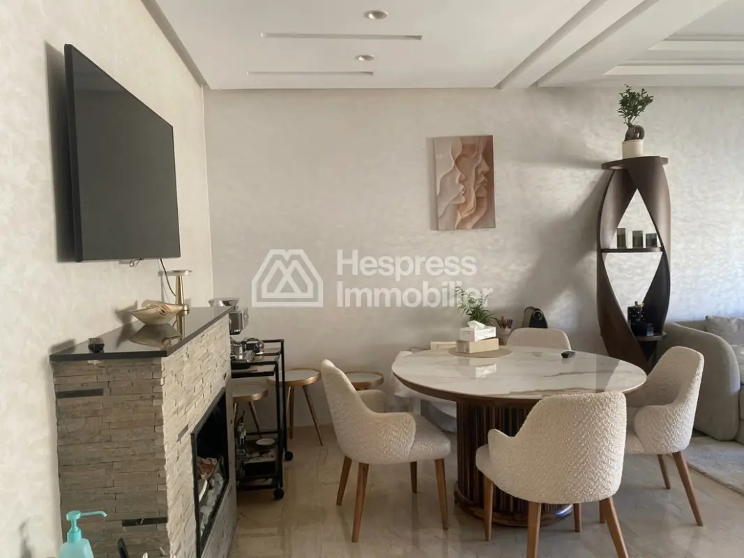 Location d'un appartement à Quartier Bachkou. 3 grandes pièces. Salon contemporain