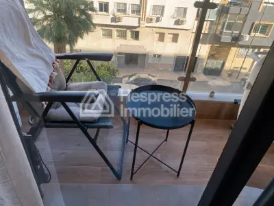 Location d'un appartement à Quartier Bachkou. 3 grandes pièces. Salon contemporain