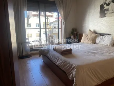 Location d'un appartement à Quartier Bachkou. 3 grandes pièces. Salon contemporain