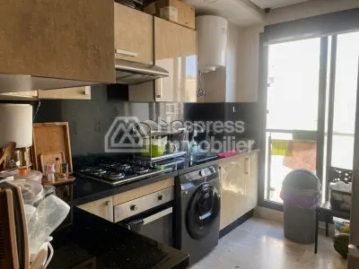 Location d'un appartement à Quartier Bachkou. 3 grandes pièces. Salon contemporain