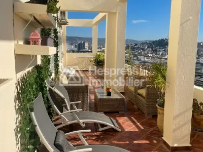 Set-away apartment for rent with a 50m² terrace, located in the Administratif district