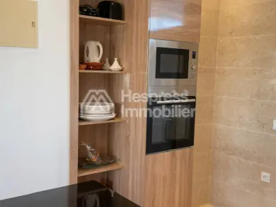 Set-away apartment for rent with a 50m² terrace, located in the Administratif district