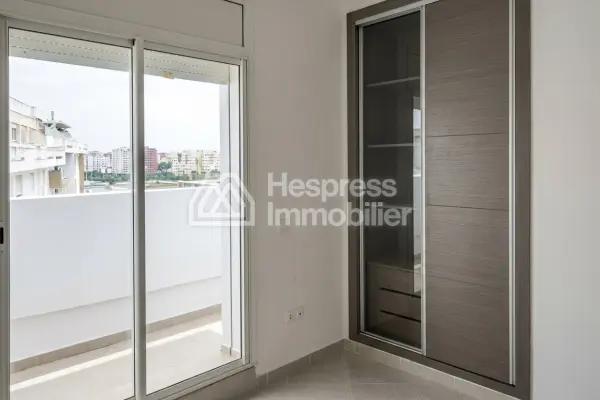 For sale: fully renovated apartment with terrace, 151m² surface area, Rabat road