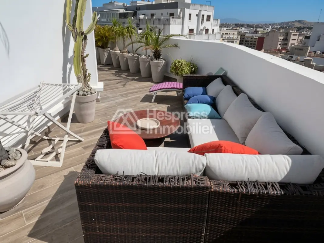 Apartment for sale with terrace and garage in the Administratif district