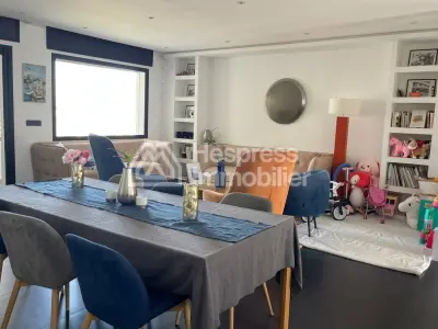 Apartment for sale with terrace and garage in the Administratif district