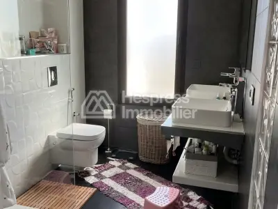 Apartment for sale with terrace and garage in the Administratif district