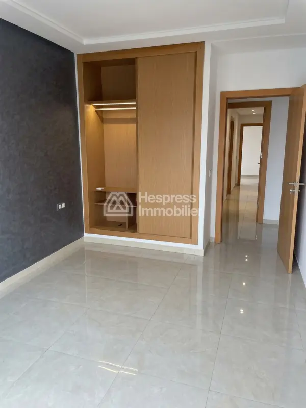 Apartment for rent with terrace and garage