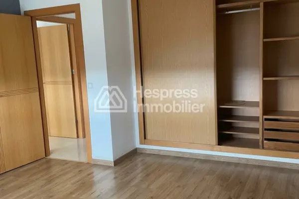 Apartment for rent with terrace and garage