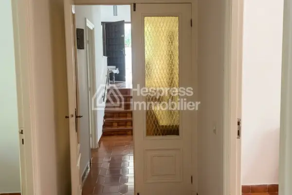 Villa a louer a tanger avec jardin surface terrain 1200m²