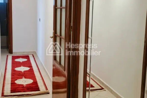 للإيجار: شقة رائعة مُجددة بمساحة 120 مترًا مربعًا - حي إيبيريا - طنجة - الرقم المرجعي: ltaam20526