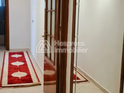 للإيجار: شقة رائعة مُجددة بمساحة 120 مترًا مربعًا - حي إيبيريا - طنجة - الرقم المرجعي: ltaam20526