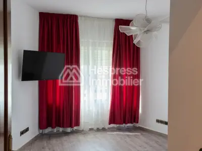 للإيجار: شقة رائعة مُجددة بمساحة 120 مترًا مربعًا - حي إيبيريا - طنجة - الرقم المرجعي: ltaam20526