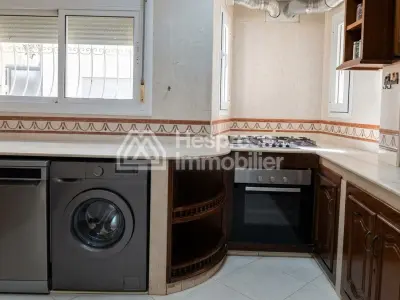 للإيجار: شقة رائعة مُجددة بمساحة 120 مترًا مربعًا - حي إيبيريا - طنجة - الرقم المرجعي: ltaam20526