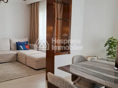 للإيجار: شقة رائعة مُجددة بمساحة 120 مترًا مربعًا - حي إيبيريا - طنجة - الرقم المرجعي: ltaam20526