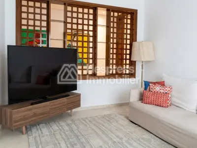 للإيجار: شقة رائعة مُجددة بمساحة 120 مترًا مربعًا - حي إيبيريا - طنجة - الرقم المرجعي: ltaam20526