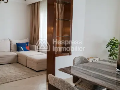 للإيجار: شقة رائعة مُجددة بمساحة 120 مترًا مربعًا - حي إيبيريا - طنجة - الرقم المرجعي: ltaam20526