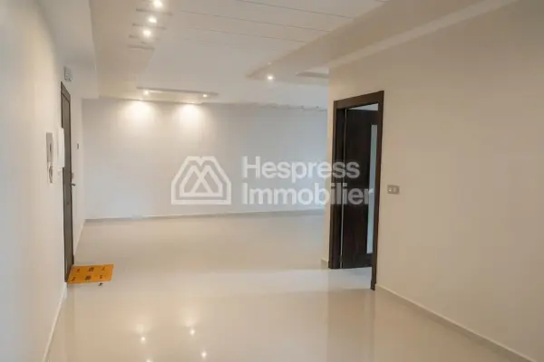 Spacious apartment at Tangier for sale with deeded garage space, 128 m² area – Administratif district