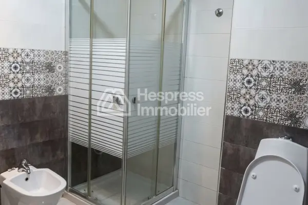Spacious apartment at Tangier for sale with deeded garage space, 128 m² area – Administratif district