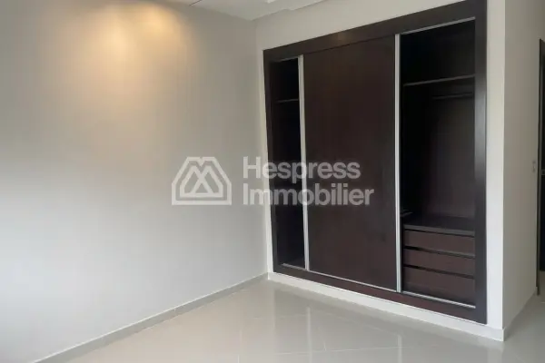Spacious apartment at Tangier for sale with deeded garage space, 128 m² area – Administratif district
