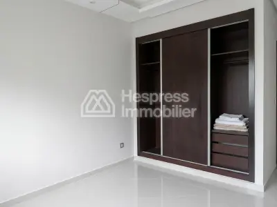 Spacious apartment at Tangier for sale with deeded garage space, 128 m² area – Administratif district