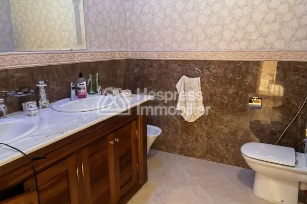 Villa a vendre avec projet creche quartier residentiel surface 357m²