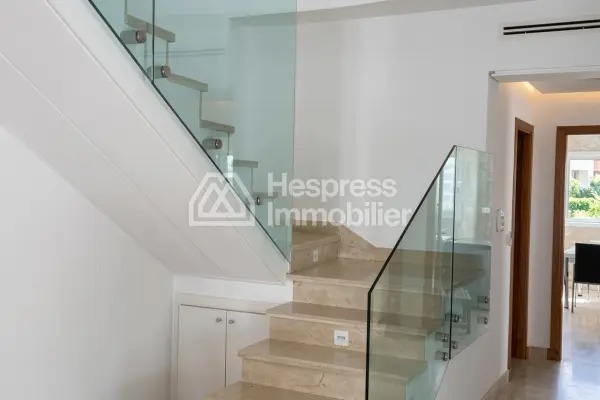 Magnifique duplex neuf avec terrasse a louer quartier iberia surface 340m²