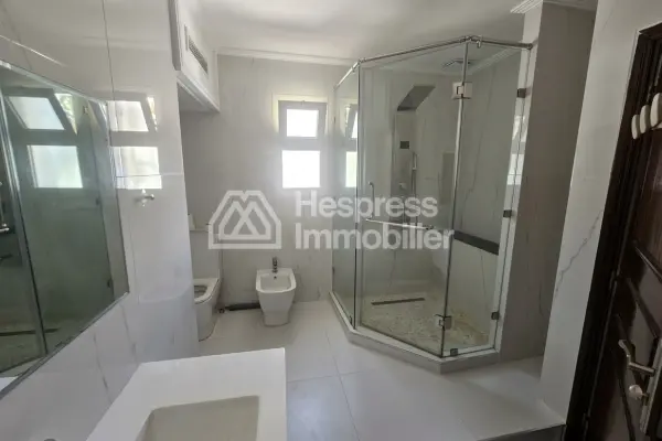 Villa a tanger en vente quartier residentiel surface 574 m²