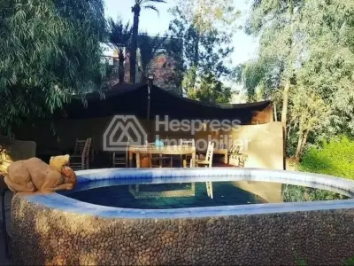 نُزُل/موقع تخييم، مساحته 3000 متر مربع، مُسجّل، في مركز قرية تازارين، زاغورا