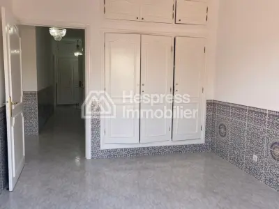 Appartement avec terrasse a louer quartier administratif surface 280m²