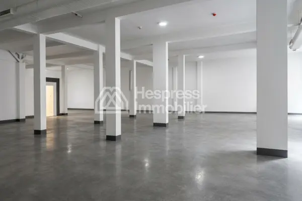 Large premises/garage, 294m², for rent or sale