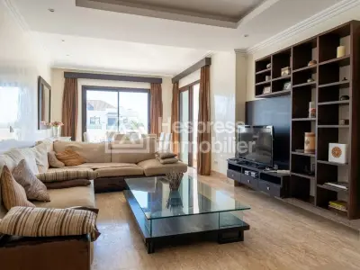 شقة مطلة على البحر للبيع في كاب سبارتيل، مساحتها 173 متر مربع طنجة رقم المرجع / vtaa46923