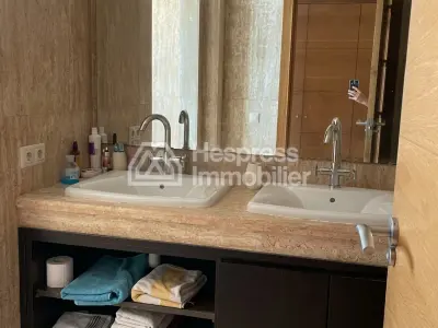 شقة مطلة على البحر للبيع في كاب سبارتيل، مساحتها 173 متر مربع طنجة رقم المرجع / vtaa46923