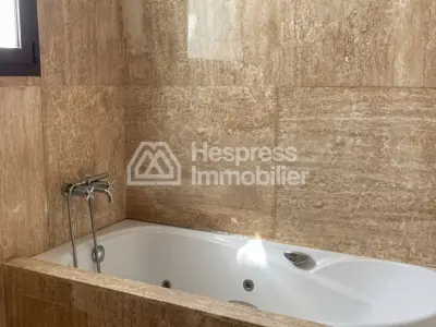 شقة مطلة على البحر للبيع في كاب سبارتيل، مساحتها 173 متر مربع طنجة رقم المرجع / vtaa46923