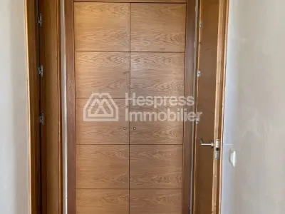 شقة مطلة على البحر للبيع في كاب سبارتيل، مساحتها 173 متر مربع طنجة رقم المرجع / vtaa46923