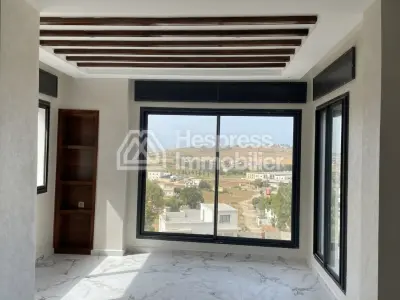 New villa for rent with garden and swimming pool, 580 m² surface area