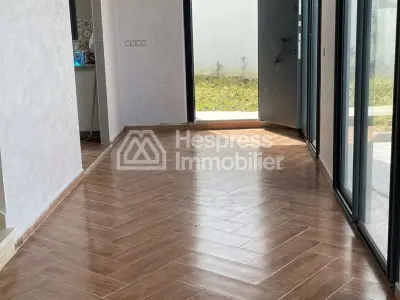 New villa for rent with garden and swimming pool, 580 m² surface area