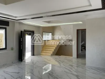 New villa for rent with garden and swimming pool, 580 m² surface area
