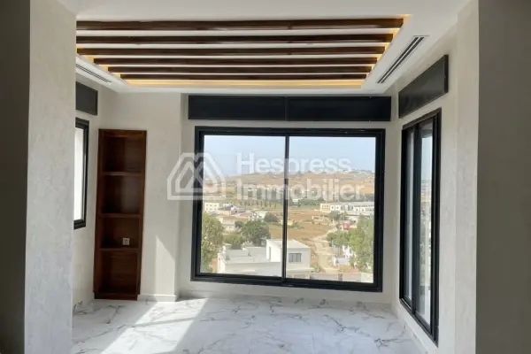 A louer villa neuf avec jardin et piscine surface 580 m²