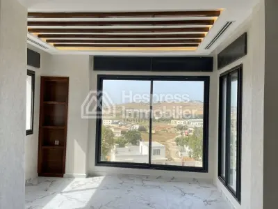 New villa for rent with garden and swimming pool, 580 m² surface area