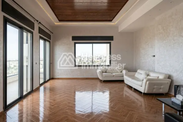 A louer villa neuf avec jardin et piscine surface 580 m²