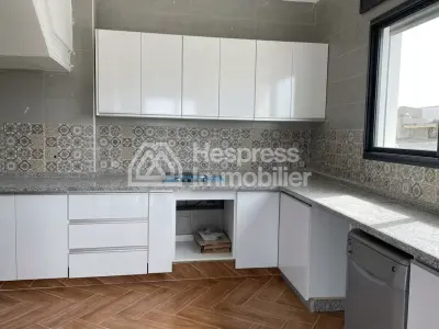 New villa for rent with garden and swimming pool, 580 m² surface area